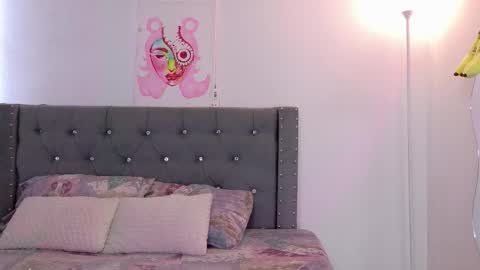 Sara online show from November 17, 7:49 pm