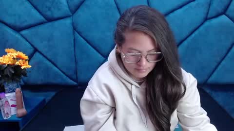 sara_thonson_ online show from January 25, 3:40 am