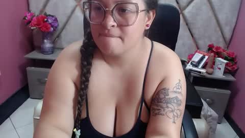 sara_thonson_ online show from March 5, 3:37 am