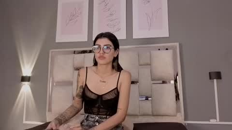 sara online show from November 15, 3:08 am