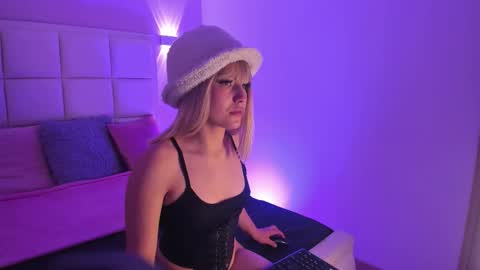 Sara online show from September 21, 3:32 am