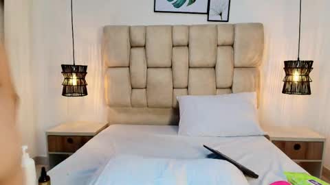 sarablonde_t online show from April 23, 2:52 am