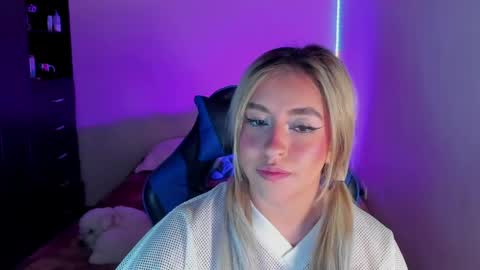 saradiazxxx online show from April 9, 7:25 am