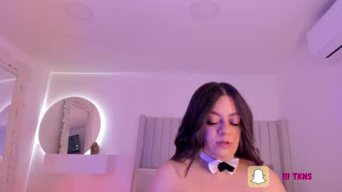 Snapshot of sarah_bonneth chatting on February 20, 11:31 am Sarah Bonneth online show from February 20, 11:31 am