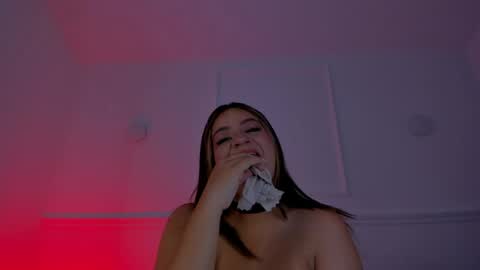 Sarah Bonneth online show from April 11, 11:47 am