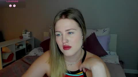 Snapshot of sarah_soul chatting on September 30, 12:10 am Sarah online show from September 30, 12:10 am