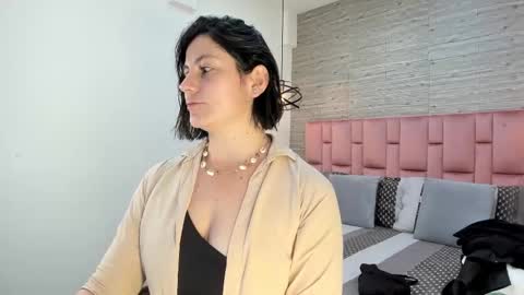 Sarah Deyvis online show from February 23, 2:04 pm