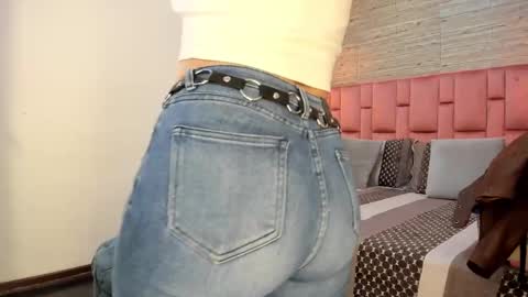 Sarah Deyvis online show from February 27, 2:21 pm