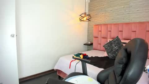 Sarah Deyvis online show from September 30, 7:57 pm