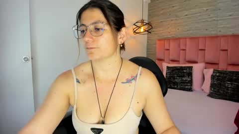 Sarah Deyvis online show from September 8, 2:38 pm