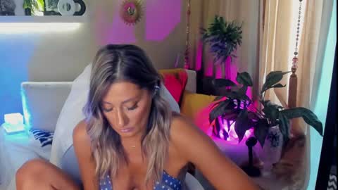 Divine Sarah NONUDE model online show from July 10, 8:41 am