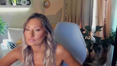 Divine Sarah NONUDE model online show from July 25, 2:37 pm