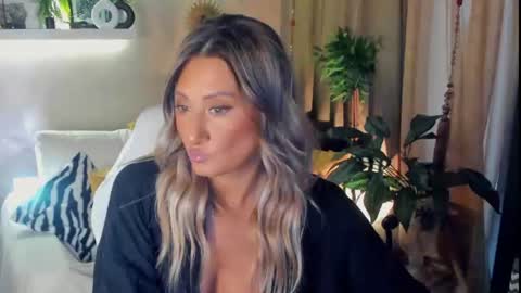 Divine Sarah NONUDE model online show from July 17, 1:35 pm