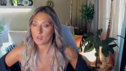 Divine Sarah NONUDE model online show from July 31, 2:40 pm