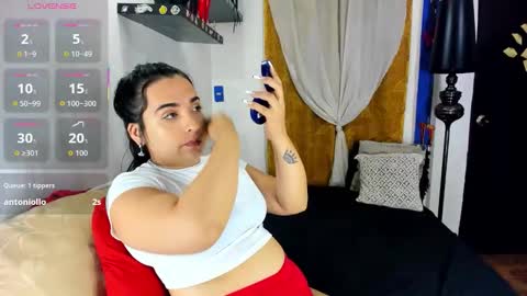  SARAHJEY     online show from November 1, 12:22 am