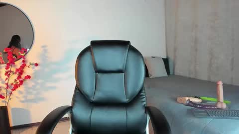 saramilf_69 online show from October 11, 2:00 pm