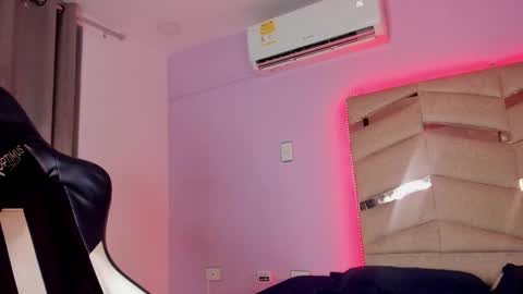 Snapshot of sararoy_ chatting on September 15, 9:16 pm Sara online show from September 15, 9:16 pm
