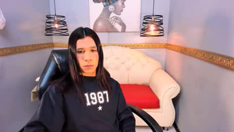 Sara Sofia online show from December 5, 4:05 pm