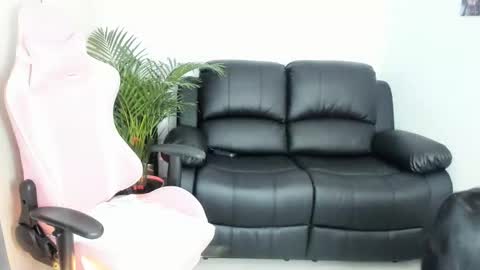 saratukkerr online show from December 3, 4:02 am