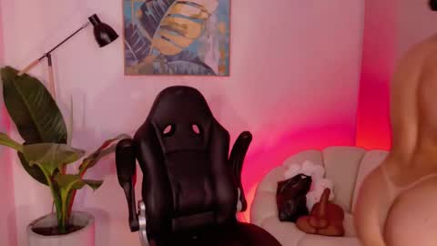 Sara Winstone online show from December 13, 11:22 pm