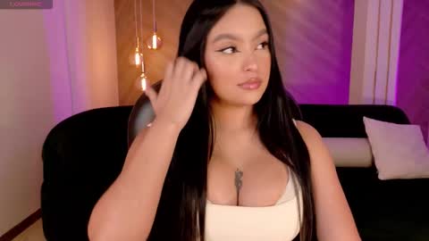 Sara Winstone online show from February 4, 12:09 pm