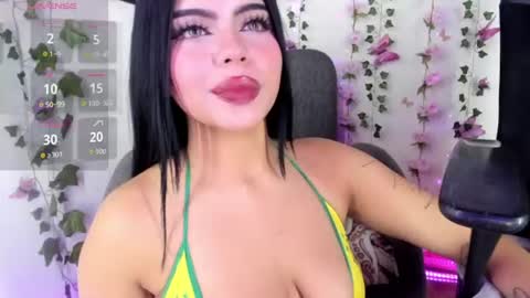 saray__jones online show from July 8, 5:05 pm