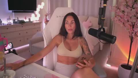 sashawest_official online show from June 17, 10:48 pm