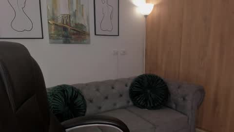 saskia litt online show from November 18, 8:28 am