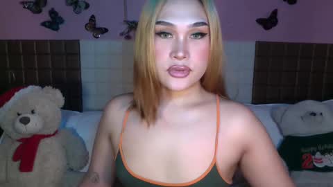 Sarah Drews   British-canadian online show from January 6, 12:48 am
