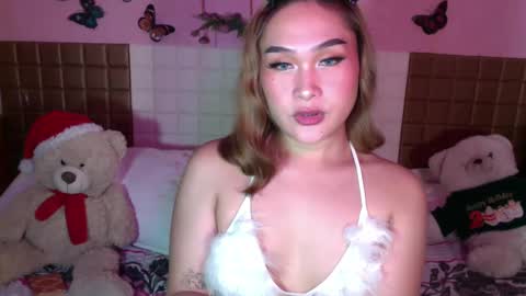 Sarah Drews   British-canadian online show from March 3, 9:59 pm