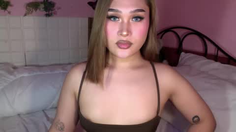 Sarah Drews   British-canadian online show from February 4, 8:59 pm