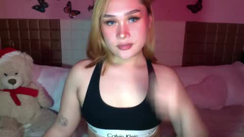 Sarah Drews   British-canadian online show from December 28, 8:04 pm