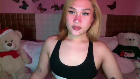 Sarah Drews   British-canadian online show from December 29, 8:48 pm