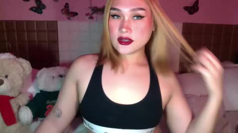 Sarah Drews   British-canadian online show from January 1, 1:04 am