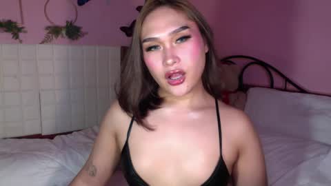 Sarah Drews   British-canadian online show from January 19, 10:49 pm