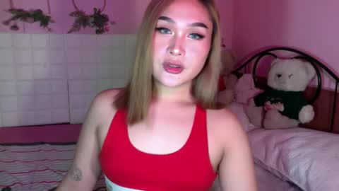 Sarah Drews   British-canadian online show from March 4, 11:43 pm