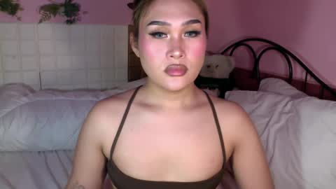 Sarah Drews   British-canadian online show from February 5, 12:53 am