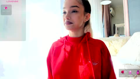 Snapshot of sassyt33n chatting on October 10, 9:48 am sassyt33n online show from October 10, 9:48 am