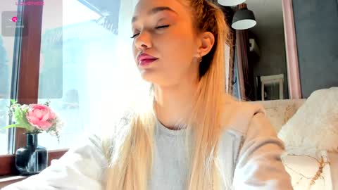 Snapshot of sassyt33n chatting on October 11, 10:20 am sassyt33n online show from October 11, 10:20 am