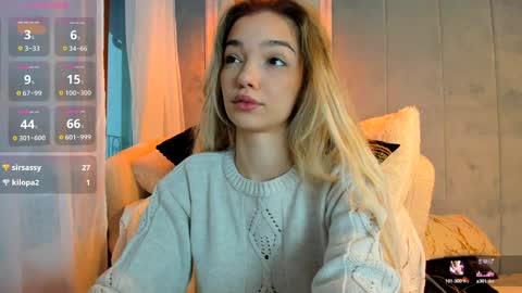 Snapshot of sassyt33n chatting on October 7, 9:38 am sassyt33n online show from October 7, 9:38 am
