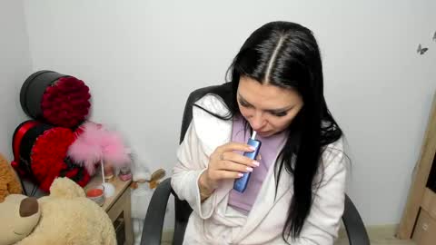 sassytiff online show from April 14, 12:52 pm