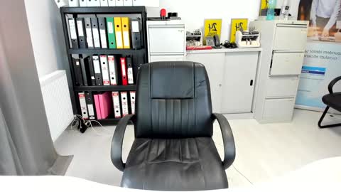 sassytiff online show from September 13, 10:28 am