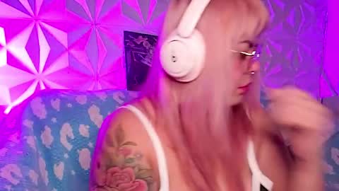 Gina George online show from April 19, 12:55 am