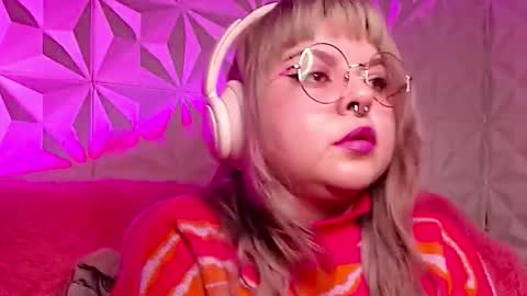 Gina George online show from December 5, 2:00 am