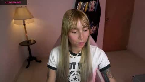 I AM JENN  online show from February 7, 3:31 am