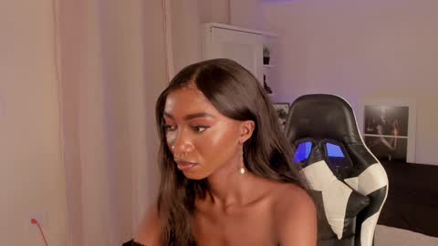 Savannahwildee online show from December 17, 10:00 pm