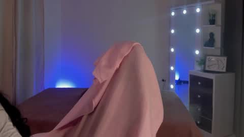 Savannahwildee online show from February 25, 12:05 pm