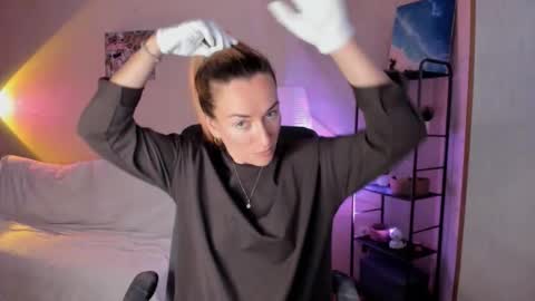 save the qween online show from November 2, 11:21 am