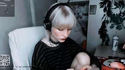 pronoun she. name Mary. age 21. online show from October 26, 9:03 pm