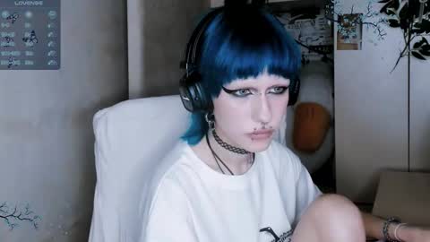 pronoun she. name Mary. age 21. online show from November 3, 7:04 pm